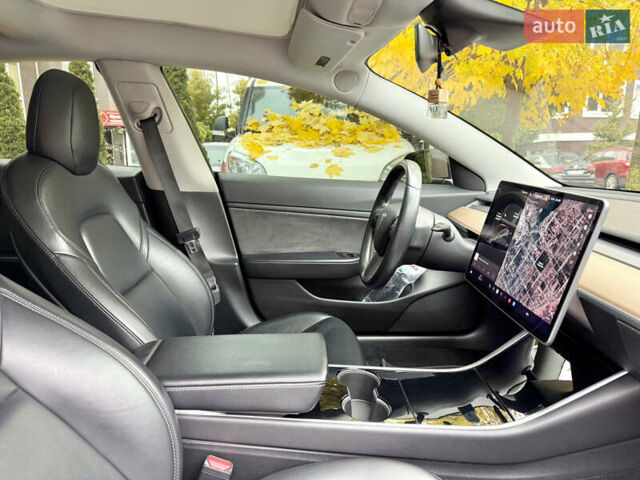 Черный Тесла Модель 3, объемом двигателя 0 л и пробегом 126 тыс. км за 17777 $, фото 10 на Automoto.ua