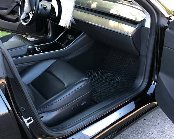 Черный Тесла Модель 3, объемом двигателя 0 л и пробегом 150 тыс. км за 21900 $, фото 6 на Automoto.ua