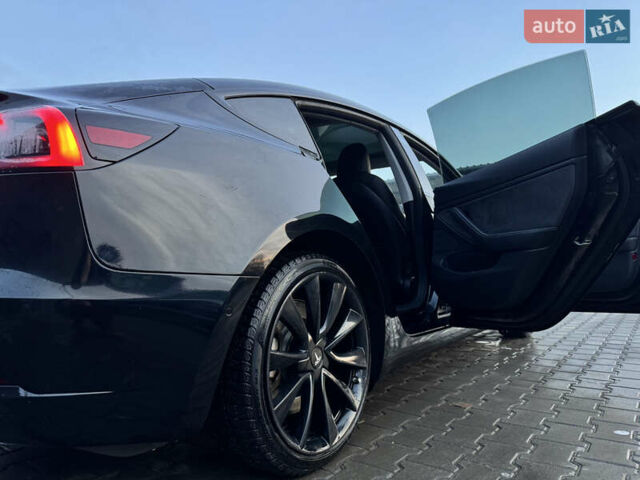 Черный Тесла Модель 3, объемом двигателя 0 л и пробегом 221 тыс. км за 15500 $, фото 1 на Automoto.ua