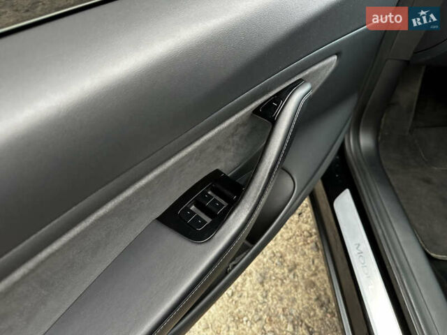 Чорний Тесла Модель 3, об'ємом двигуна 0 л та пробігом 116 тис. км за 19800 $, фото 15 на Automoto.ua