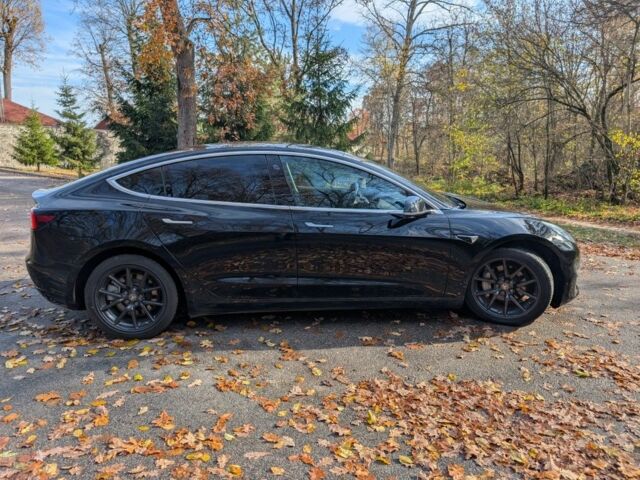 Черный Тесла Модель 3, объемом двигателя 0 л и пробегом 130 тыс. км за 17500 $, фото 5 на Automoto.ua