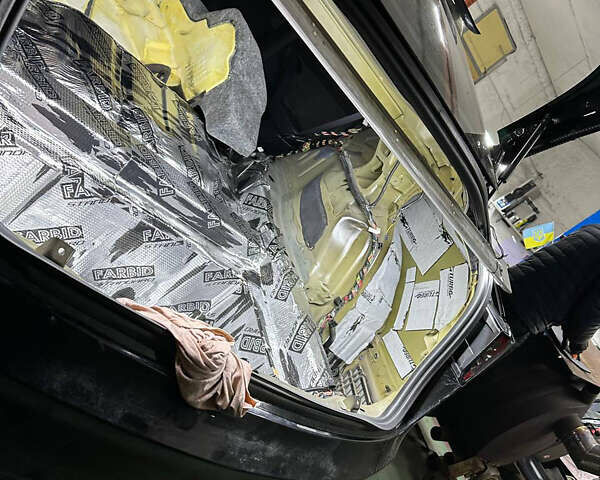 Черный Тесла Модель 3, объемом двигателя 0 л и пробегом 156 тыс. км за 16500 $, фото 17 на Automoto.ua