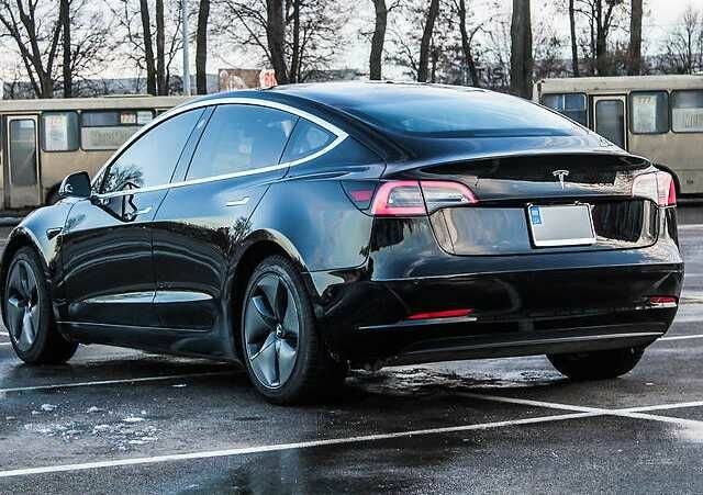 Тесла Модель 3 2018 в Рахове на Automoto.ua Черный Тесла Модель 3, объемом двигателя 0 л и пробегом 93 тыс. км за 14500 $, фото 6 на Automoto.ua