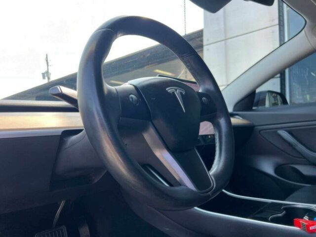 Чорний Тесла Модель 3, об'ємом двигуна 0 л та пробігом 49 тис. км за 5100 $, фото 11 на Automoto.ua