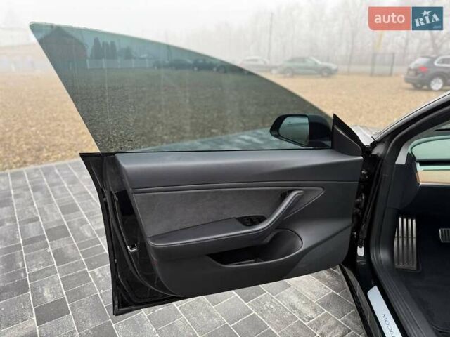 Черный Тесла Модель 3, объемом двигателя 0 л и пробегом 73 тыс. км за 17499 $, фото 10 на Automoto.ua