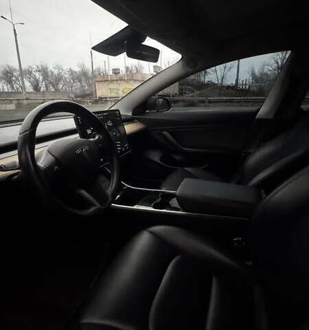 Черный Тесла Модель 3, объемом двигателя 0 л и пробегом 98 тыс. км за 16900 $, фото 3 на Automoto.ua