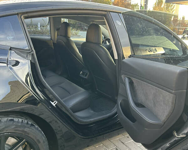 Черный Тесла Модель 3, объемом двигателя 0 л и пробегом 77 тыс. км за 15800 $, фото 5 на Automoto.ua