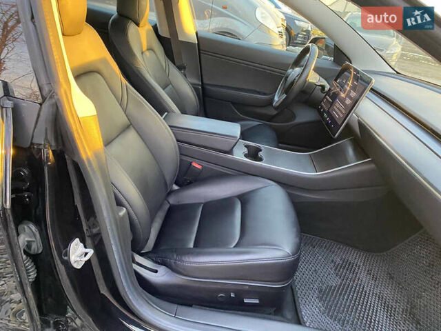Черный Тесла Модель 3, объемом двигателя 0 л и пробегом 80 тыс. км за 18600 $, фото 19 на Automoto.ua
