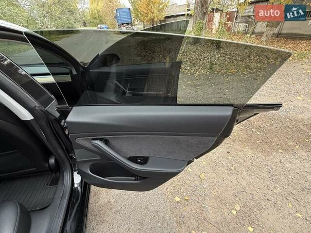Черный Тесла Модель 3, объемом двигателя 0 л и пробегом 102 тыс. км за 18900 $, фото 66 на Automoto.ua
