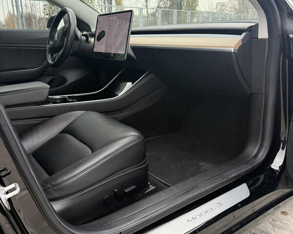 Черный Тесла Модель 3, объемом двигателя 0 л и пробегом 130 тыс. км за 15100 $, фото 19 на Automoto.ua