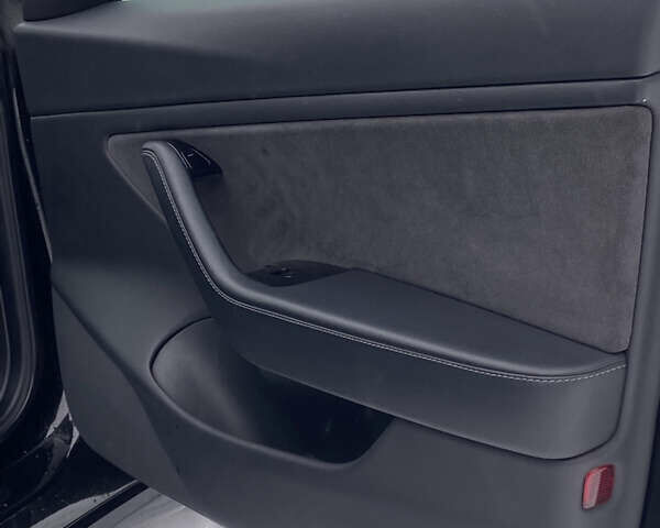 Черный Тесла Модель 3, объемом двигателя 0 л и пробегом 110 тыс. км за 15000 $, фото 6 на Automoto.ua