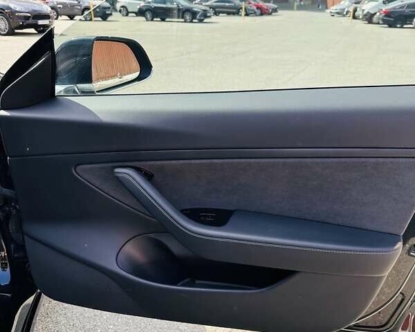 Чорний Тесла Модель 3, об'ємом двигуна 0 л та пробігом 65 тис. км за 18500 $, фото 37 на Automoto.ua