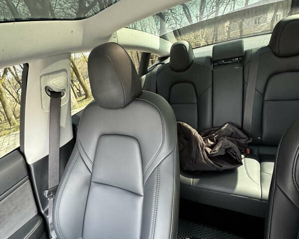 Чорний Тесла Модель 3, об'ємом двигуна 0 л та пробігом 105 тис. км за 20500 $, фото 7 на Automoto.ua