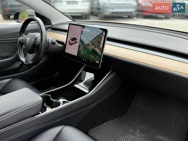 Черный Тесла Модель 3, объемом двигателя 0 л и пробегом 83 тыс. км за 17800 $, фото 18 на Automoto.ua