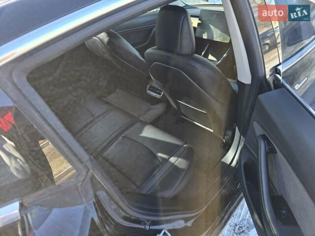 Чорний Тесла Модель 3, об'ємом двигуна 0 л та пробігом 165 тис. км за 15500 $, фото 6 на Automoto.ua