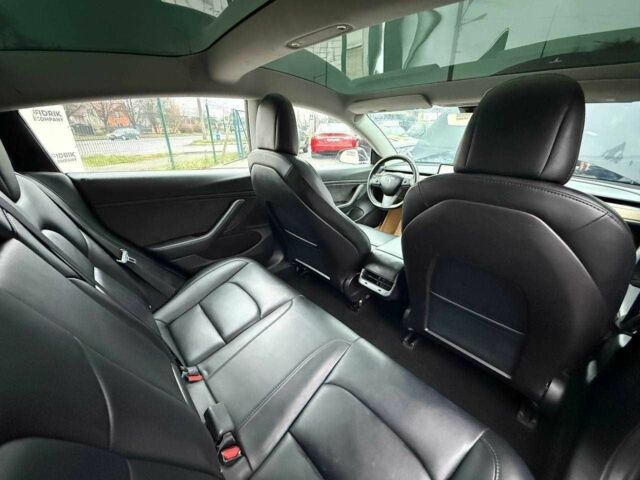 Чорний Тесла Модель 3, об'ємом двигуна 0 л та пробігом 163 тис. км за 12400 $, фото 5 на Automoto.ua