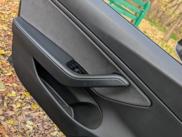 Черный Тесла Модель 3, объемом двигателя 0 л и пробегом 130 тыс. км за 17500 $, фото 16 на Automoto.ua