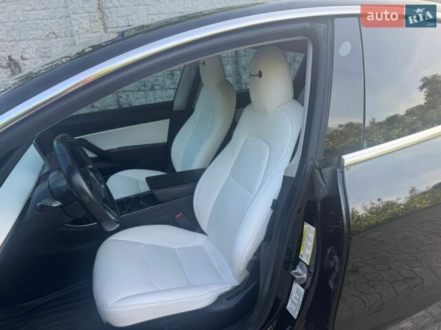 Черный Тесла Модель 3, объемом двигателя 0 л и пробегом 125 тыс. км за 15650 $, фото 45 на Automoto.ua