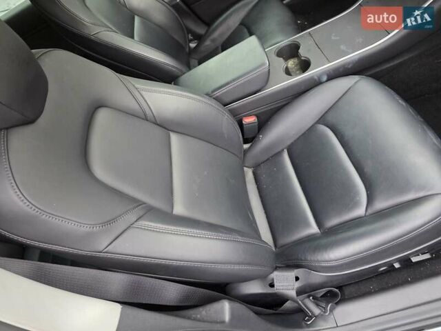 Чорний Тесла Модель 3, об'ємом двигуна 0 л та пробігом 130 тис. км за 12700 $, фото 17 на Automoto.ua