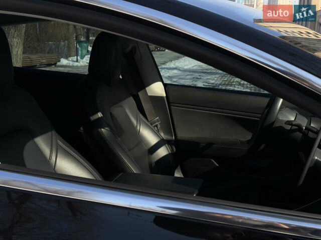 Чорний Тесла Модель 3, об'ємом двигуна 0 л та пробігом 112 тис. км за 18500 $, фото 16 на Automoto.ua