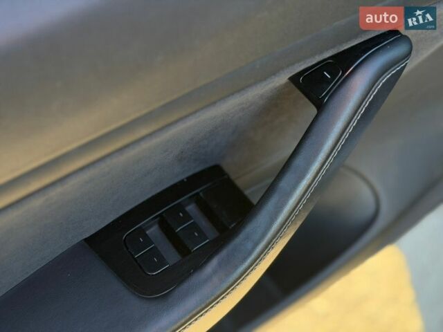 Черный Тесла Модель 3, объемом двигателя 0 л и пробегом 100 тыс. км за 13499 $, фото 22 на Automoto.ua