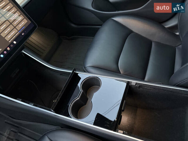 Черный Тесла Модель 3, объемом двигателя 0 л и пробегом 167 тыс. км за 15500 $, фото 11 на Automoto.ua