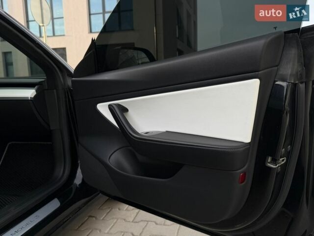 Черный Тесла Модель 3, объемом двигателя 0 л и пробегом 216 тыс. км за 14999 $, фото 23 на Automoto.ua