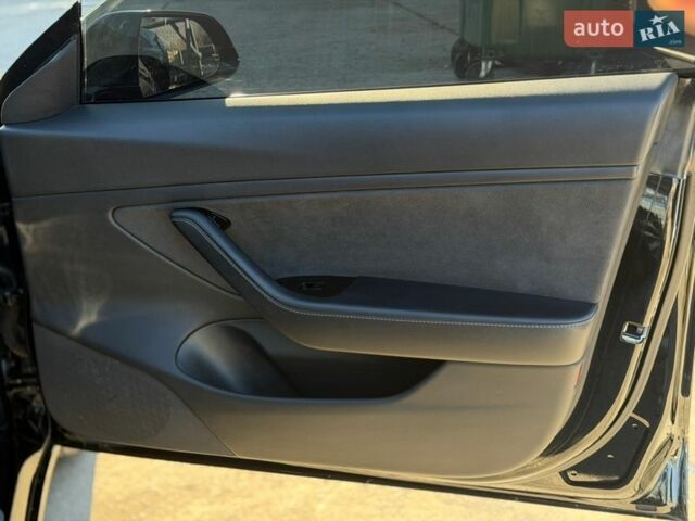 Черный Тесла Модель 3, объемом двигателя 0 л и пробегом 100 тыс. км за 13499 $, фото 54 на Automoto.ua