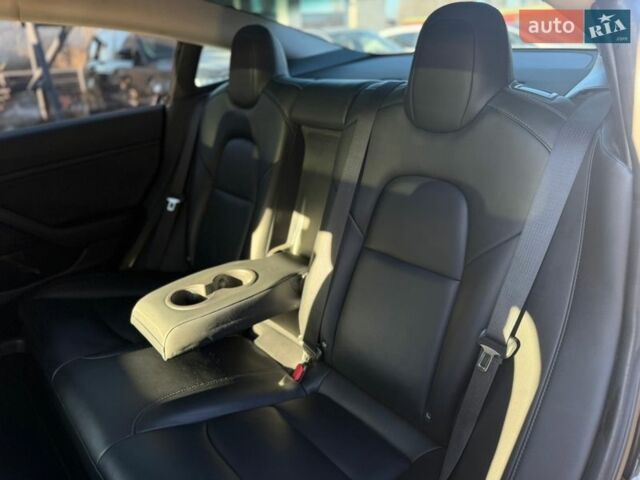 Черный Тесла Модель 3, объемом двигателя 0 л и пробегом 100 тыс. км за 13499 $, фото 40 на Automoto.ua