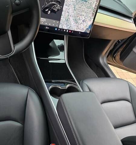 Чорний Тесла Модель 3, об'ємом двигуна 0 л та пробігом 103 тис. км за 19000 $, фото 16 на Automoto.ua