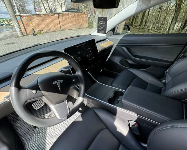 Чорний Тесла Модель 3, об'ємом двигуна 0 л та пробігом 105 тис. км за 20500 $, фото 6 на Automoto.ua