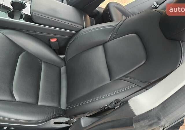 Чорний Тесла Модель 3, об'ємом двигуна 0 л та пробігом 103 тис. км за 19000 $, фото 15 на Automoto.ua