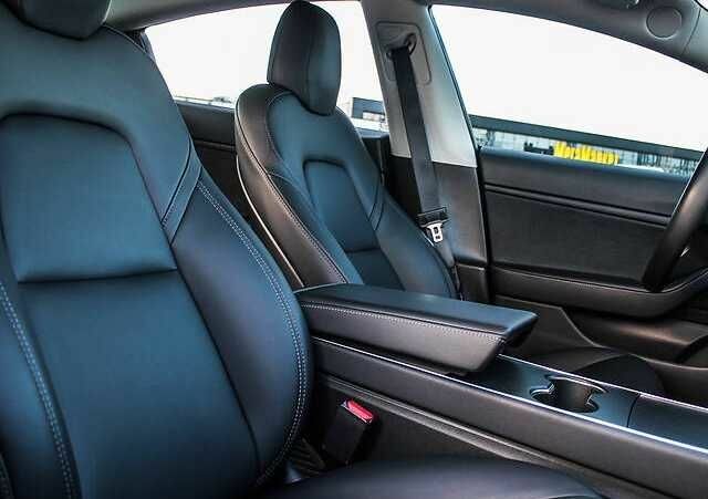 Тесла Модель 3 2018 в Рахове на Automoto.ua Черный Тесла Модель 3, объемом двигателя 0 л и пробегом 93 тыс. км за 14500 $, фото 13 на Automoto.ua