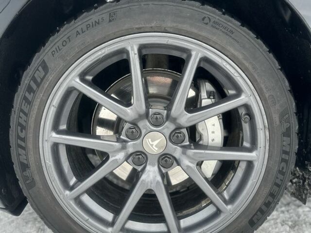 Черный Тесла Модель 3, объемом двигателя 0 л и пробегом 64 тыс. км за 17000 $, фото 3 на Automoto.ua