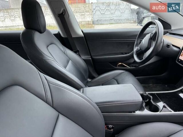 Черный Тесла Модель 3, объемом двигателя 0 л и пробегом 73 тыс. км за 16900 $, фото 24 на Automoto.ua