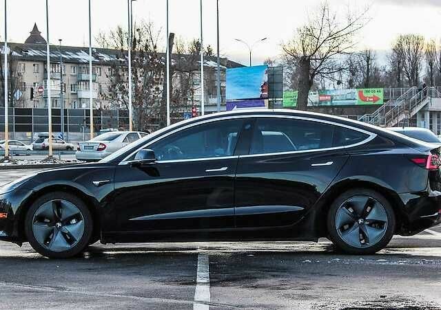 Тесла Модель 3 2018 в Рахове на Automoto.ua Черный Тесла Модель 3, объемом двигателя 0 л и пробегом 93 тыс. км за 14500 $, фото 7 на Automoto.ua