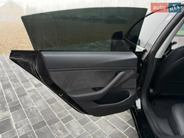 Черный Тесла Модель 3, объемом двигателя 0 л и пробегом 73 тыс. км за 17999 $, фото 15 на Automoto.ua