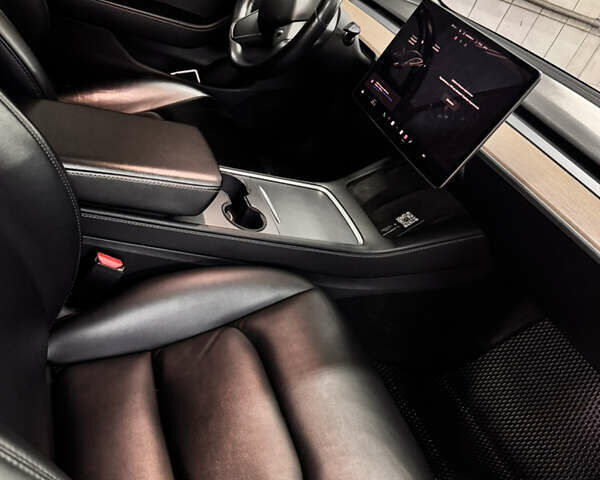 Черный Тесла Модель 3, объемом двигателя 0 л и пробегом 115 тыс. км за 16999 $, фото 7 на Automoto.ua