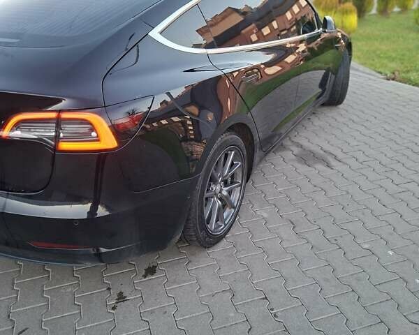 Чорний Тесла Модель 3, об'ємом двигуна 0 л та пробігом 122 тис. км за 17200 $, фото 3 на Automoto.ua