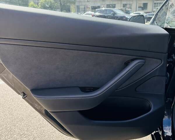 Чорний Тесла Модель 3, об'ємом двигуна 0 л та пробігом 65 тис. км за 18500 $, фото 30 на Automoto.ua
