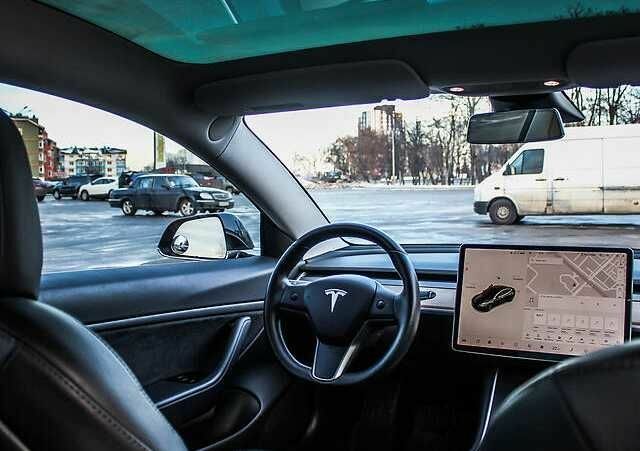 Тесла Модель 3 2018 в Рахове на Automoto.ua Черный Тесла Модель 3, объемом двигателя 0 л и пробегом 93 тыс. км за 14500 $, фото 12 на Automoto.ua