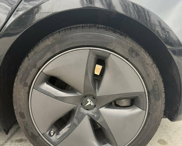 Черный Тесла Модель 3, объемом двигателя 0 л и пробегом 130 тыс. км за 15100 $, фото 42 на Automoto.ua
