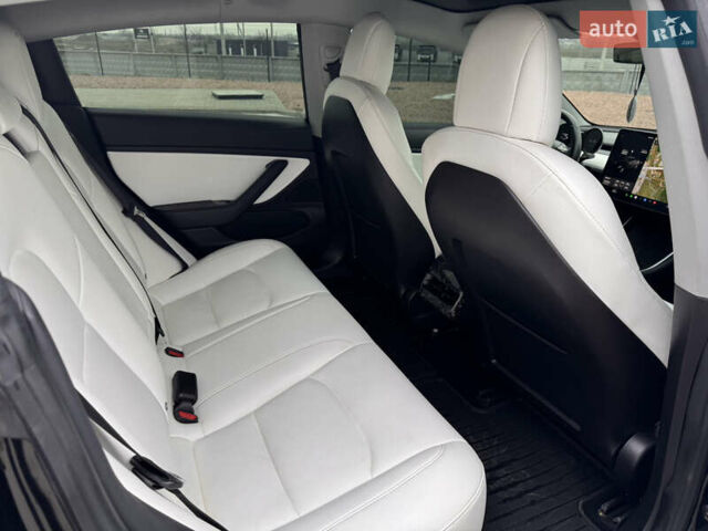 Чорний Тесла Модель 3, об'ємом двигуна 0 л та пробігом 93 тис. км за 19500 $, фото 16 на Automoto.ua