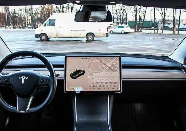 Тесла Модель 3 2018 в Рахове на Automoto.ua Черный Тесла Модель 3, объемом двигателя 0 л и пробегом 93 тыс. км за 14500 $, фото 10 на Automoto.ua