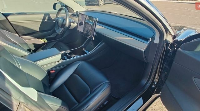 Чорний Тесла Модель 3, об'ємом двигуна 0 л та пробігом 110 тис. км за 16700 $, фото 5 на Automoto.ua