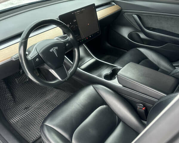 Черный Тесла Модель 3, объемом двигателя 0 л и пробегом 64 тыс. км за 17000 $, фото 11 на Automoto.ua