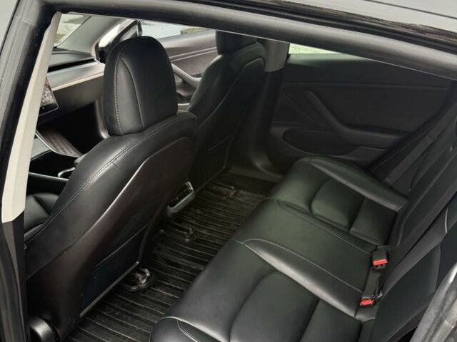 Чорний Тесла Модель 3, об'ємом двигуна 0 л та пробігом 92 тис. км за 18499 $, фото 7 на Automoto.ua