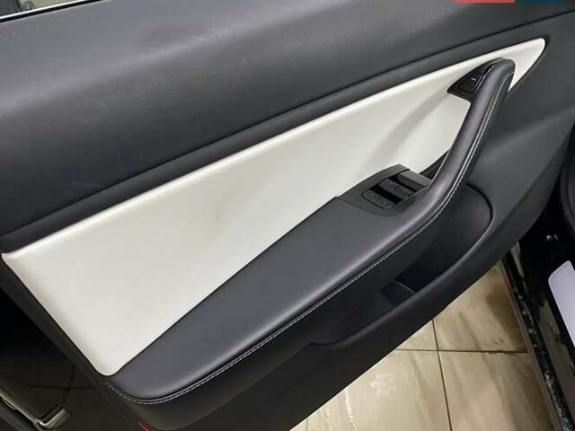 Чорний Тесла Модель 3, об'ємом двигуна 0 л та пробігом 143 тис. км за 16700 $, фото 7 на Automoto.ua