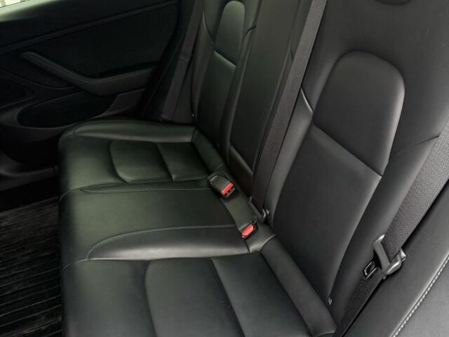 Чорний Тесла Модель 3, об'ємом двигуна 0 л та пробігом 92 тис. км за 18499 $, фото 8 на Automoto.ua