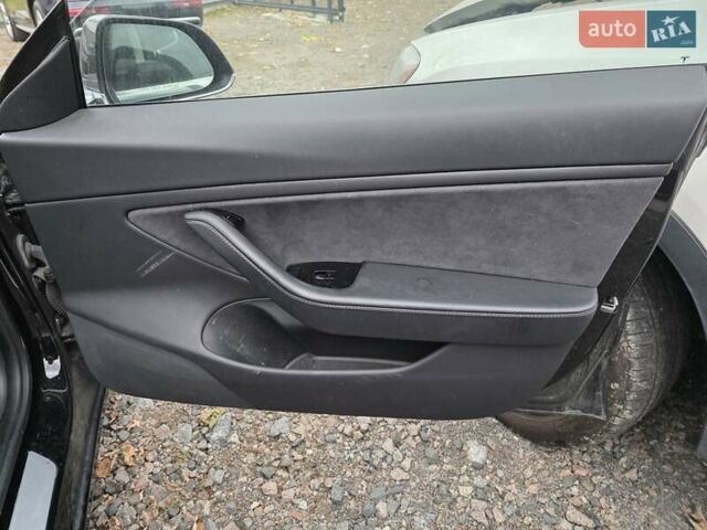 Чорний Тесла Модель 3, об'ємом двигуна 0 л та пробігом 130 тис. км за 12700 $, фото 15 на Automoto.ua